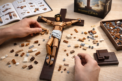 The Crucifixion of Jesus Brick Set